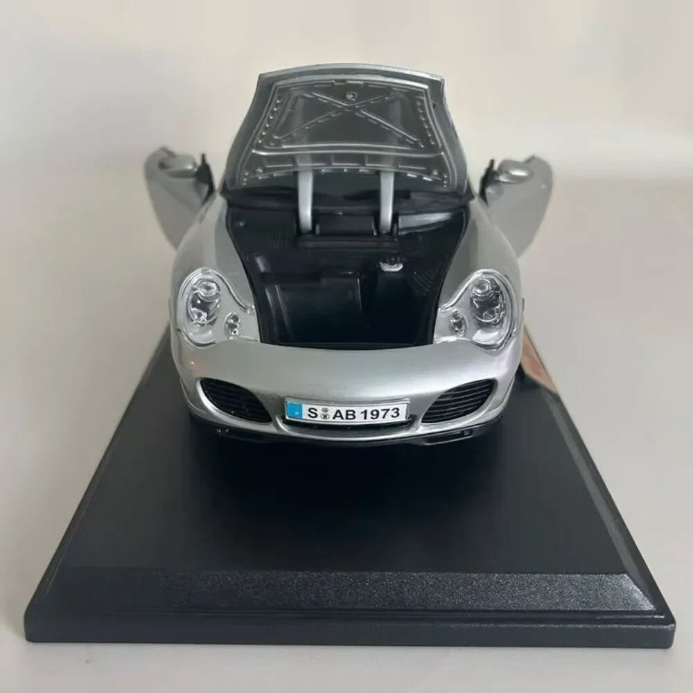 Maisto Porsche 911 Carrera 4S 1:18 Scale Diecast Model Car Silver Vintage 1998